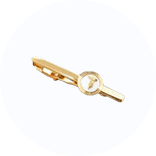 金のネクタイピン